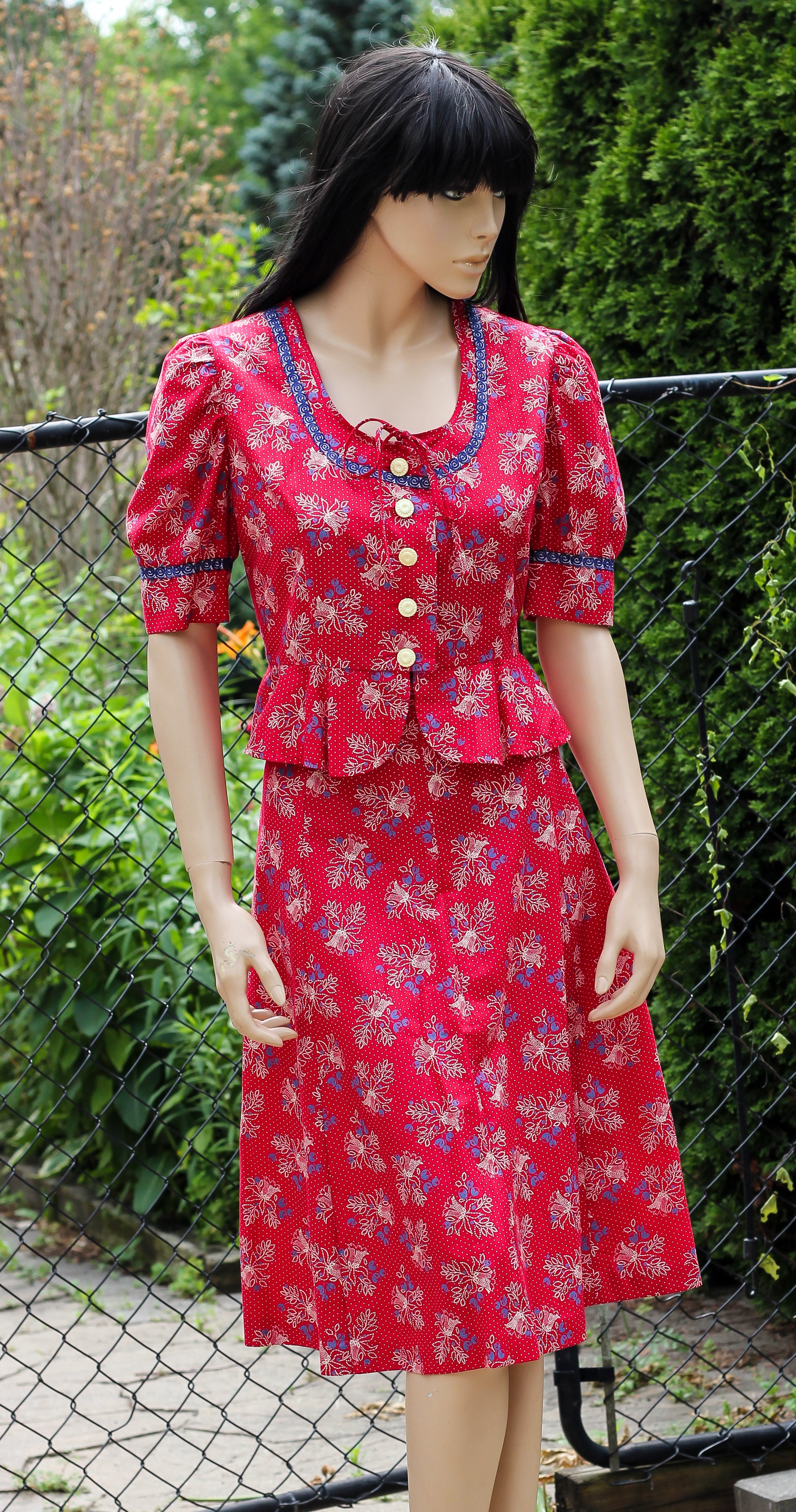 1960's Debreceni Ruhagyar Floral Set